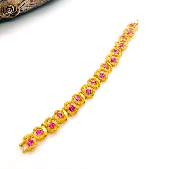 Vintage CROWN TRIFARI pink rhinestone Bracelet 💖 - Picture 4 of 17